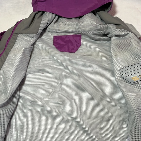 Mountain Hardware Rain Jacket Size youth large - Picture 4 of 9